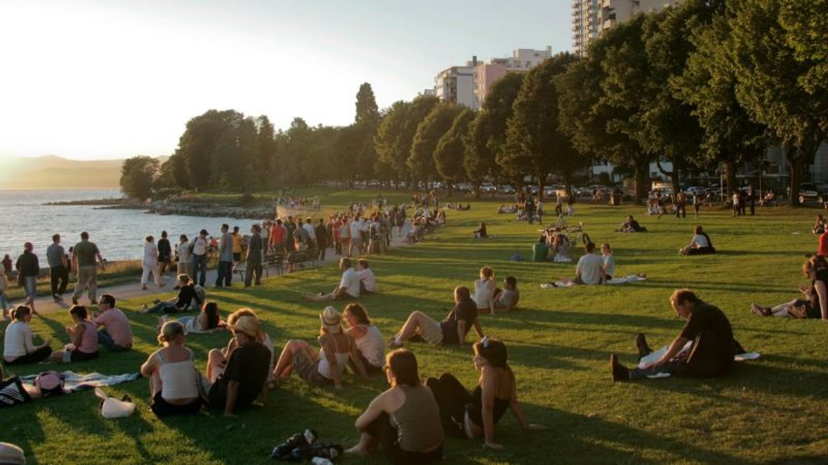 Ecuador rompe la tendencia global al abrir sus puertas a la ciudadanía mientras otros se cierran