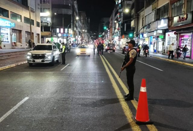 Violencia en Guayaquil: tres muertos y seis heridos en ataque armado en la avenida 25 de Julio