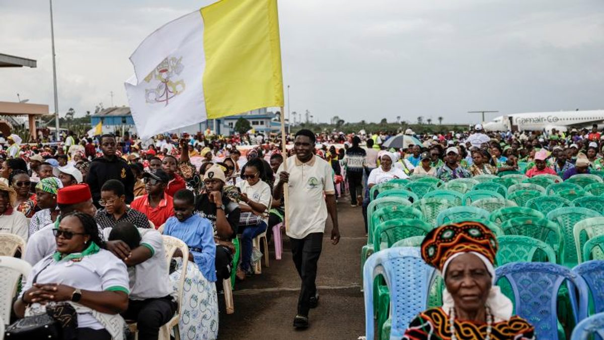 El Papa León XIV es recibido con fervor en Bamenda, Camerún, en un viaje histórico para la fe