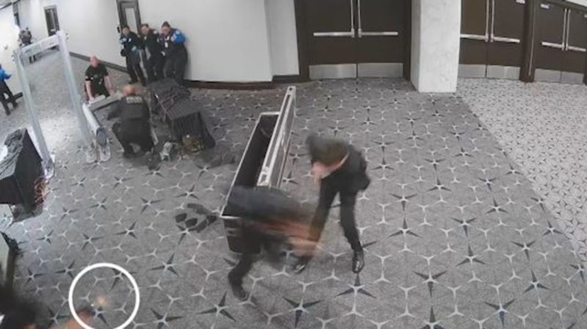 Imágenes del sospechoso del tiroteo en la Cena de Corresponsales revelan fallas en la seguridad de la Casa Blanca