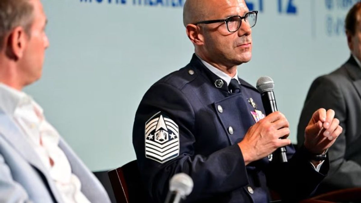 Hackers infiltran cuenta de alto funcionario de la Fuerza Espacial de EE.UU. con propaganda iraní