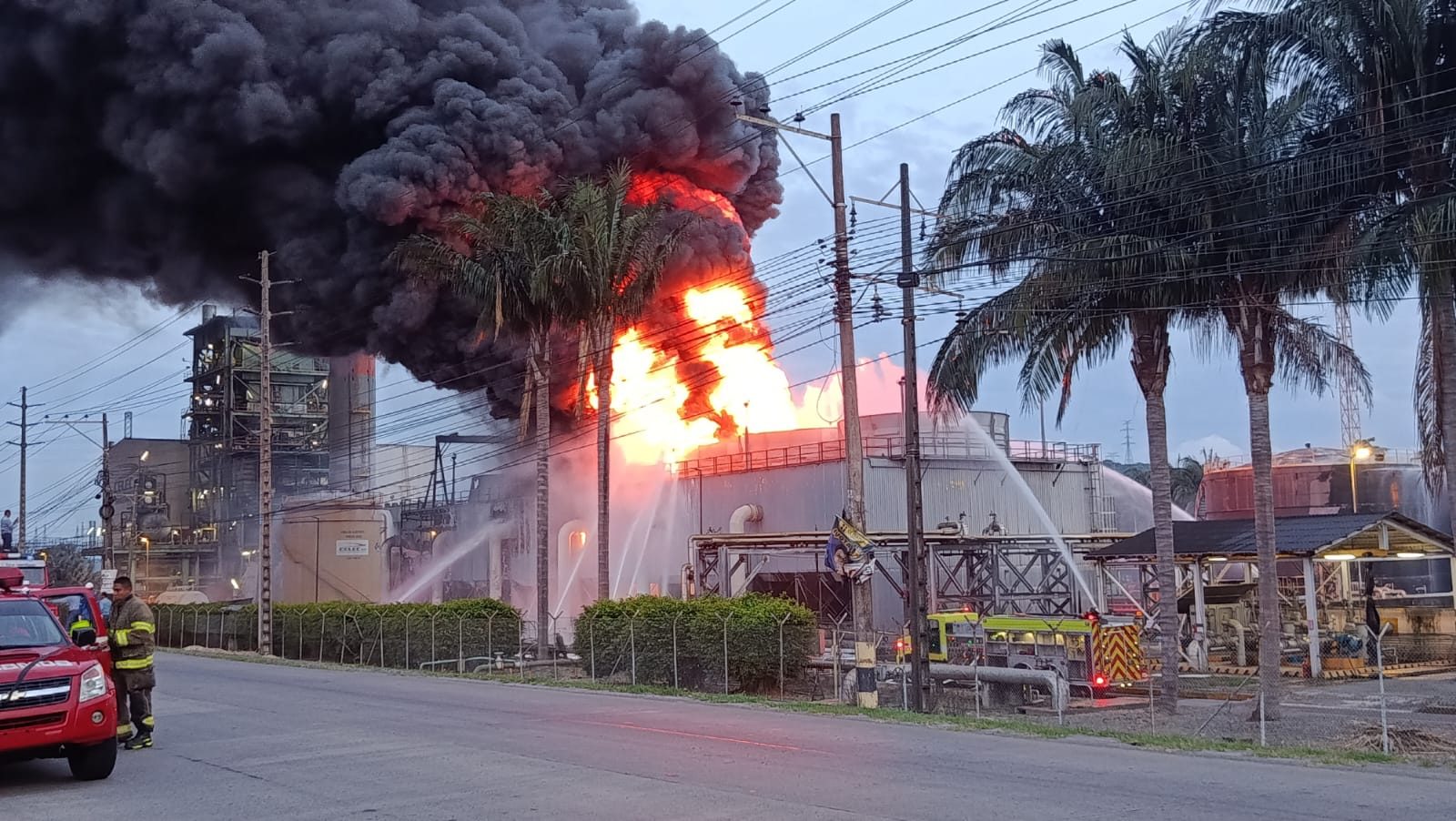 Incendio en Termoesmeraldas pone a prueba la seguridad energética de Ecuador