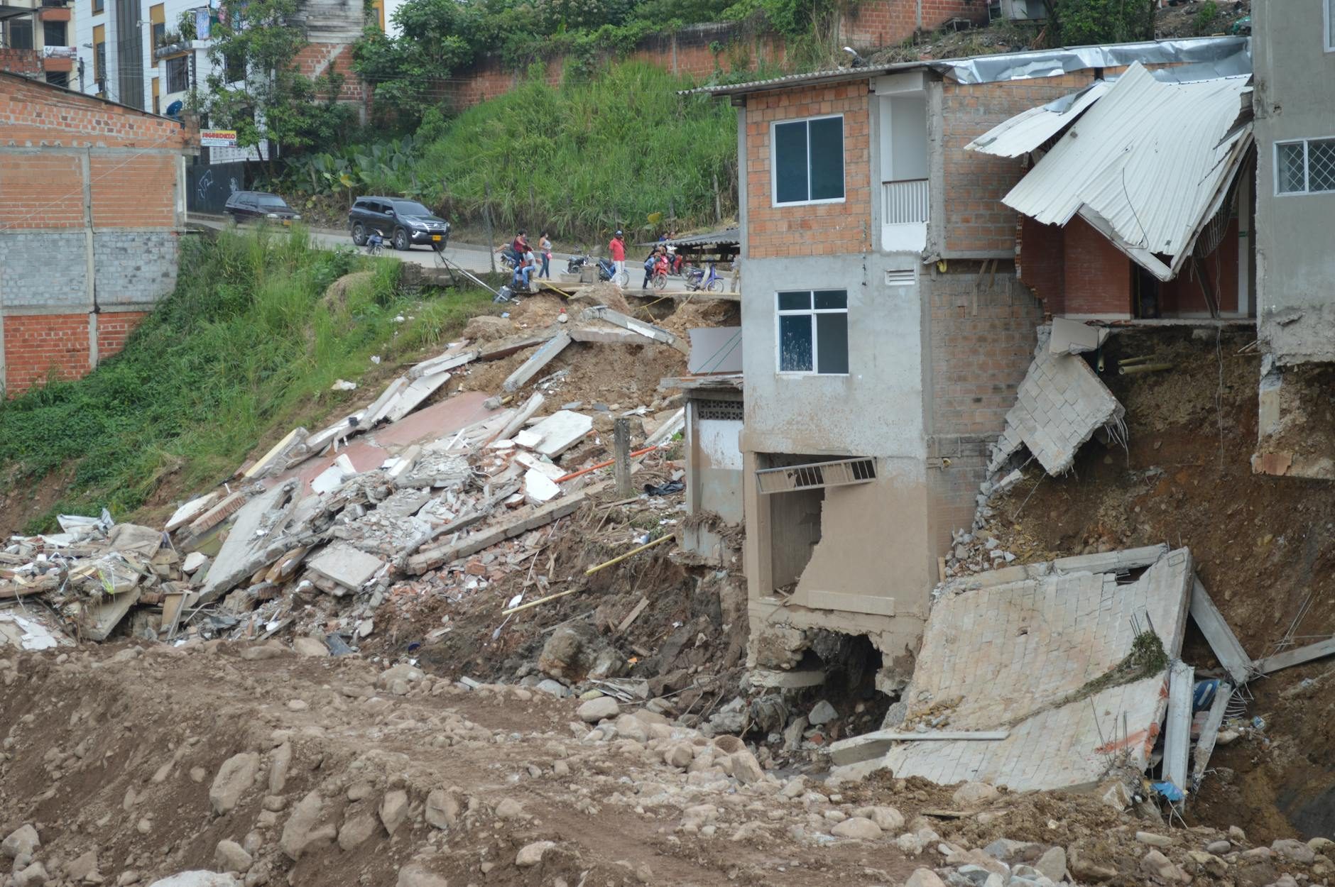 Deslizamiento de tierra en Cayambe deja a una familia sin hogar y expone riesgos climáticos