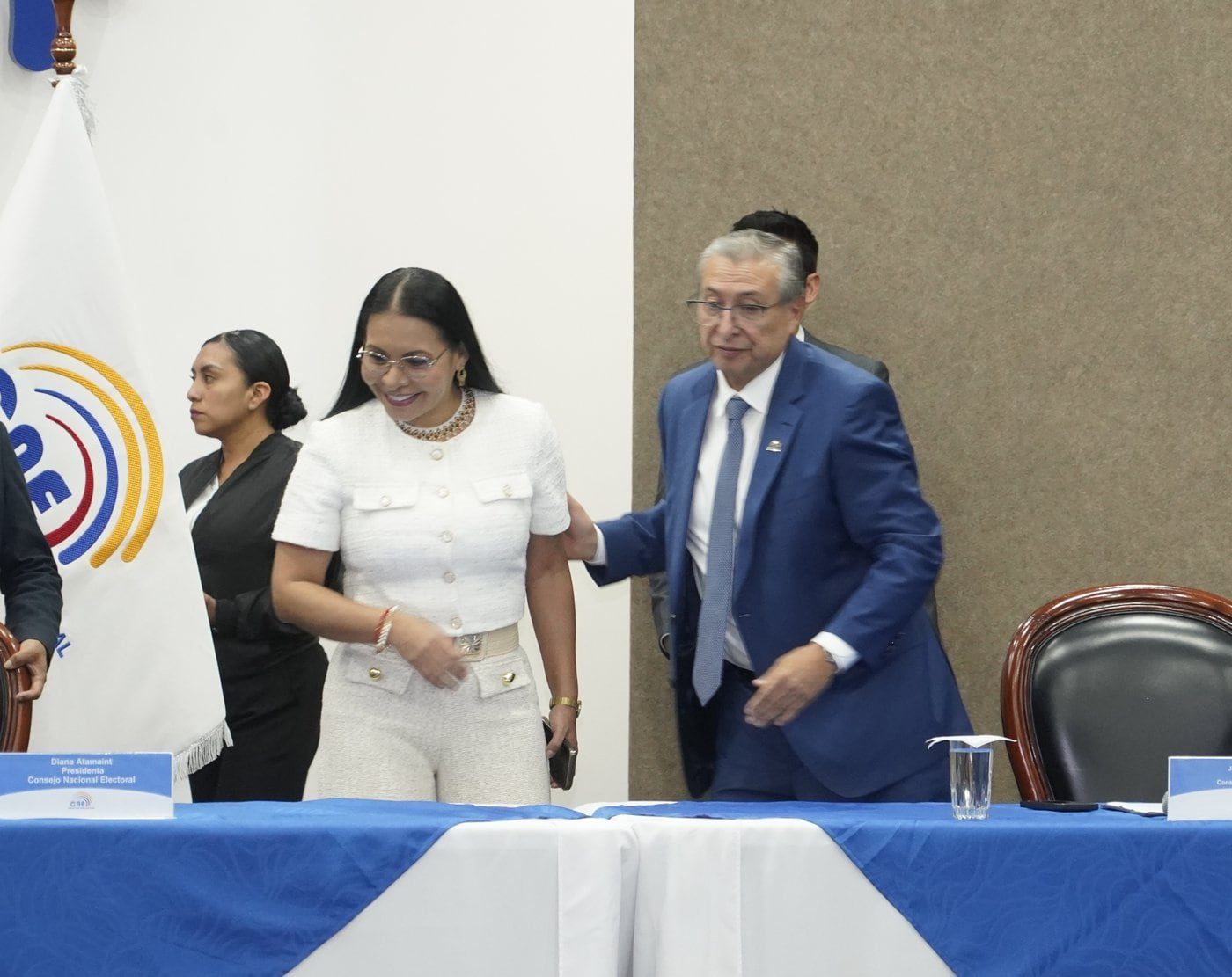 José Cabrera asume la presidencia del CNE tras la salida histórica de Diana Atamaint