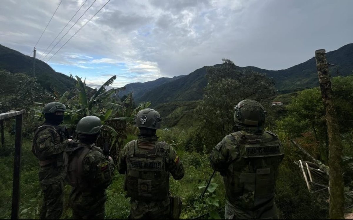 Militares resultan heridos en enfrentamiento contra minería ilegal en Sucumbíos