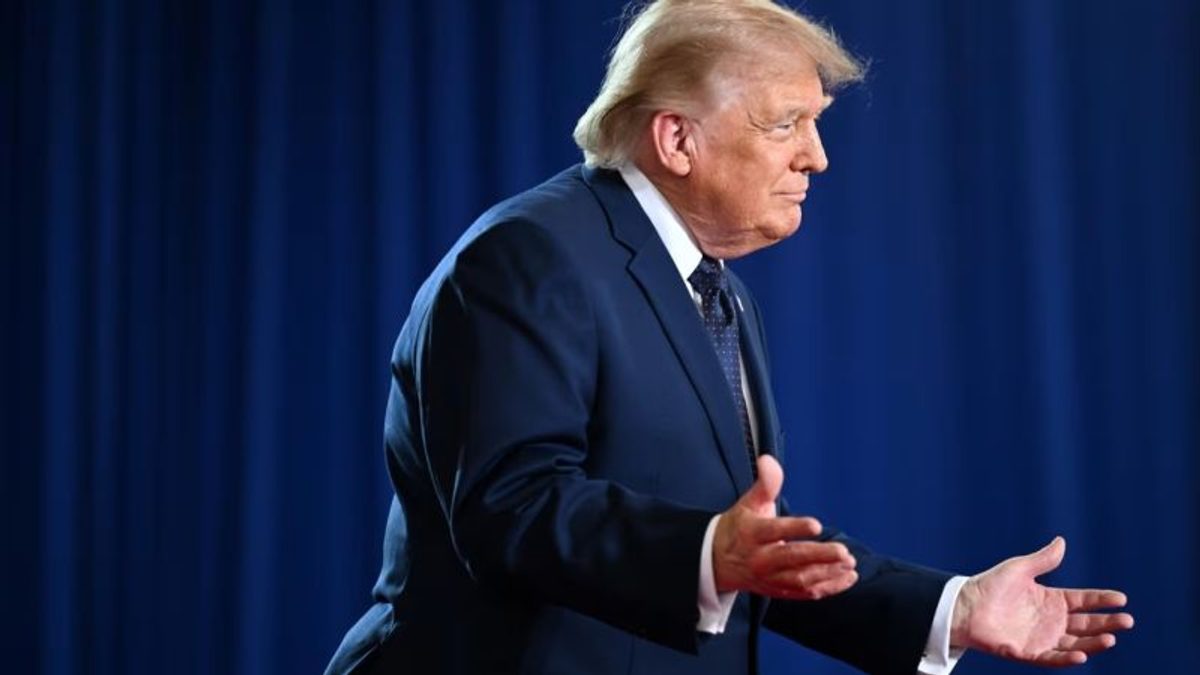 La celebración del octogésimo cumpleaños de Donald Trump en el evento de la UFC intenta reafirmar su imagen