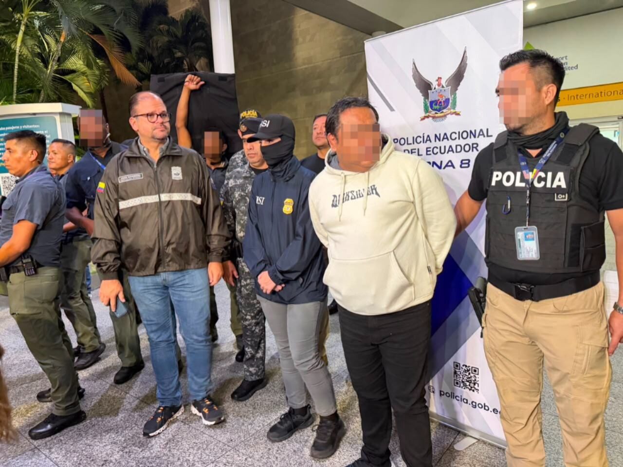 Desmantelan red que vendía pasaportes falsos con complicidad de funcionarios de Migración