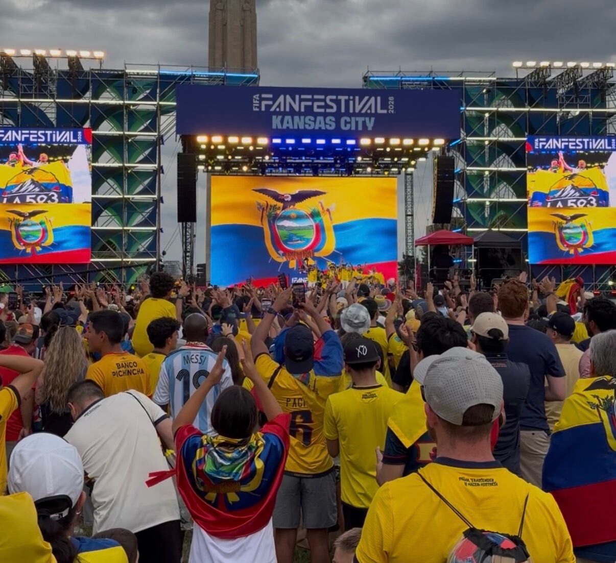 La pasión tricolor se desborda en Kansas City con un histórico banderazo frente a Curazao