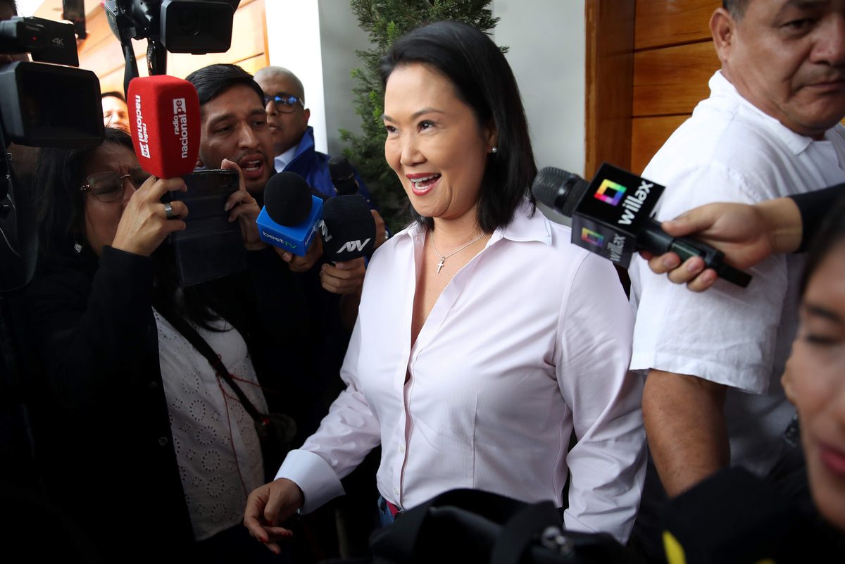 Keiko Fujimori asegura la presidencia en Perú tras superar a Sáenz con ventaja matemática