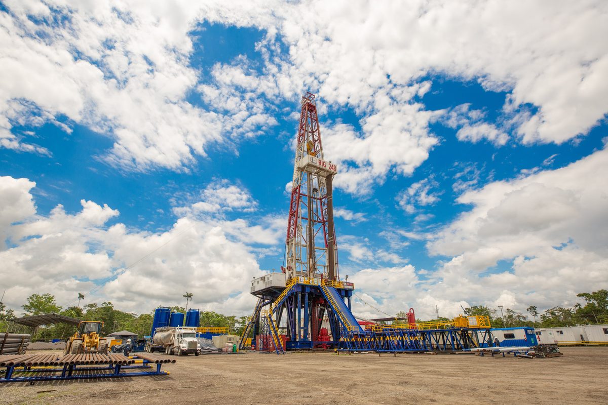 Gobierno proyecta elevar la producción petrolera a 380 mil barriles diarios con Petroecuador