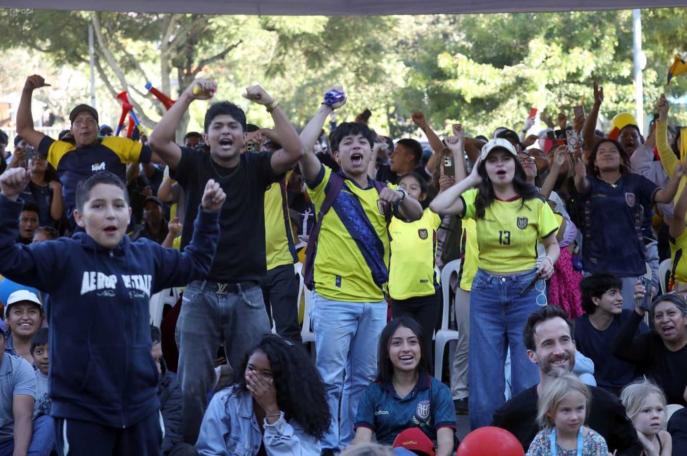 Militares y leyendas futbolísticas unifican el respaldo nacional tras la histórica victoria de Ecuador sobre Alemania