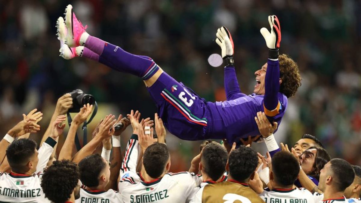 Guillermo Ochoa se consagra como titular indiscutible al entrar de cambio ante República Checa