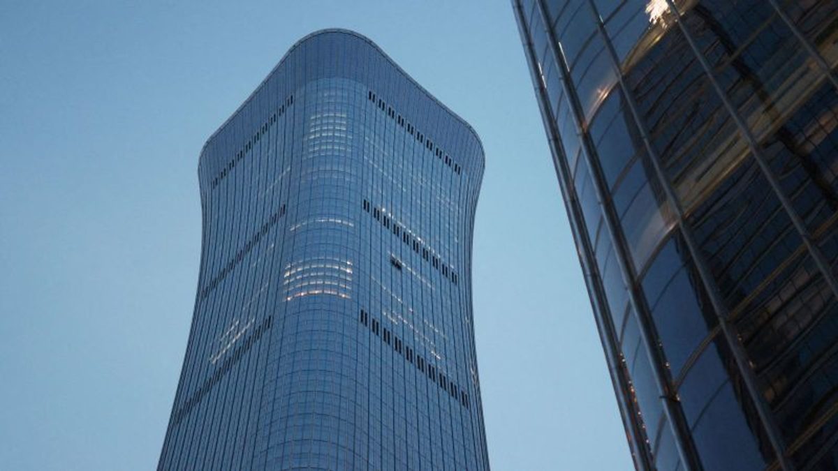 Impacto en la torre Vanke Plaza: El accidente aéreo que sacude a Pekín y alerta sobre seguridad urbana