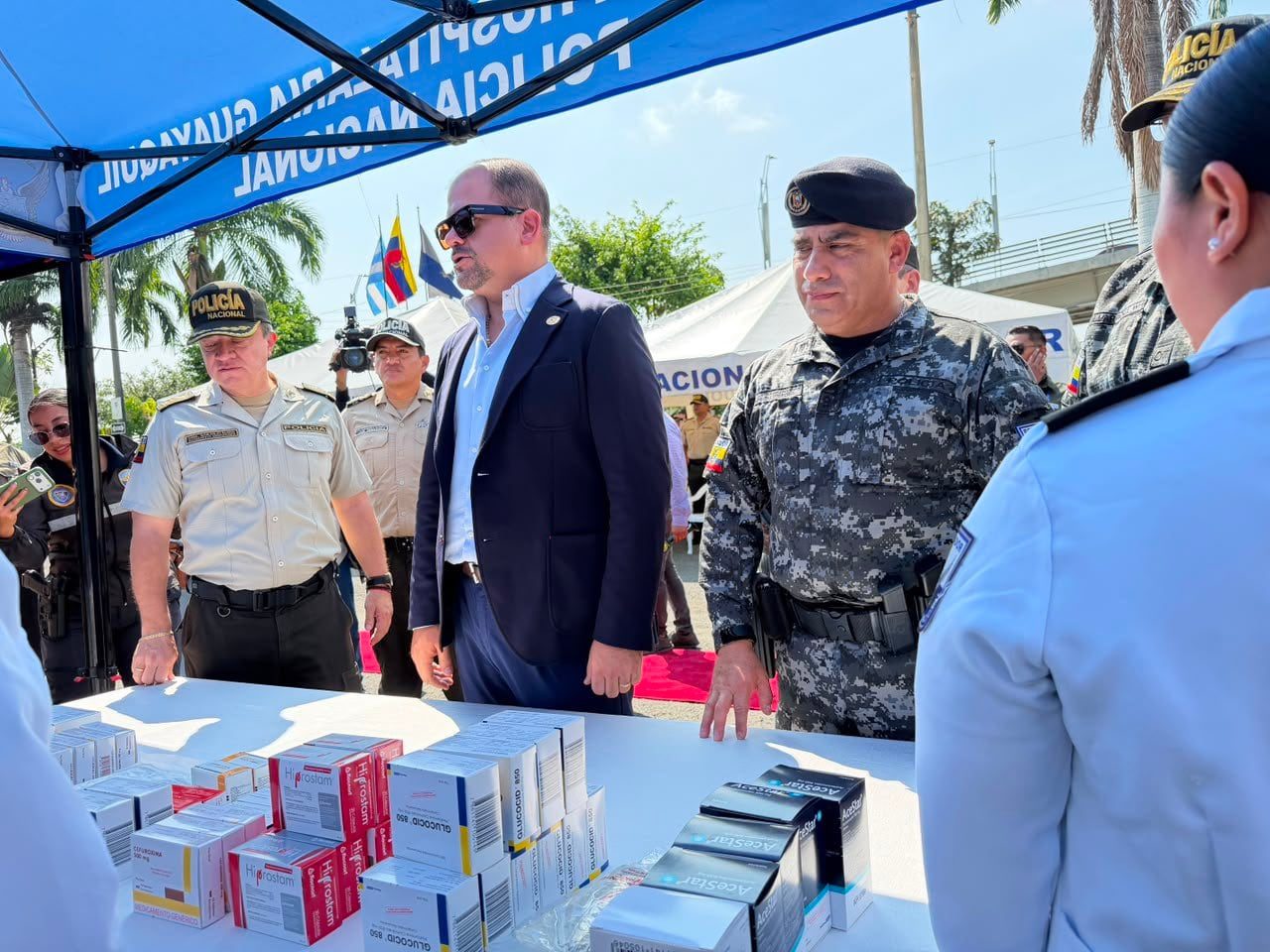 El gobierno refuerza el bienestar policial con entrega masiva de medicamentos en hospitales