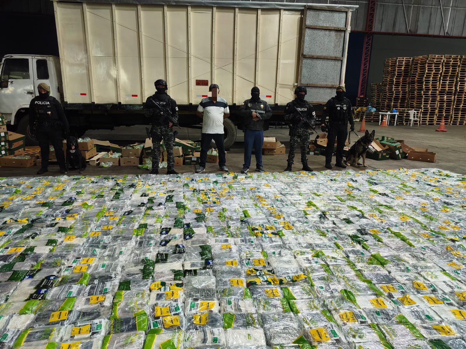 La policía decomisa mil bloques de cocaína en contenedor con destino a Inglaterra