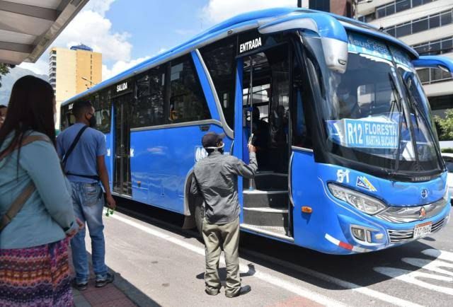 El ajuste en servicios y transporte redefine la operatividad urbana en Ecuador
