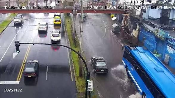 39 emergencias por inundaciones en Quito tras intensas lluvias