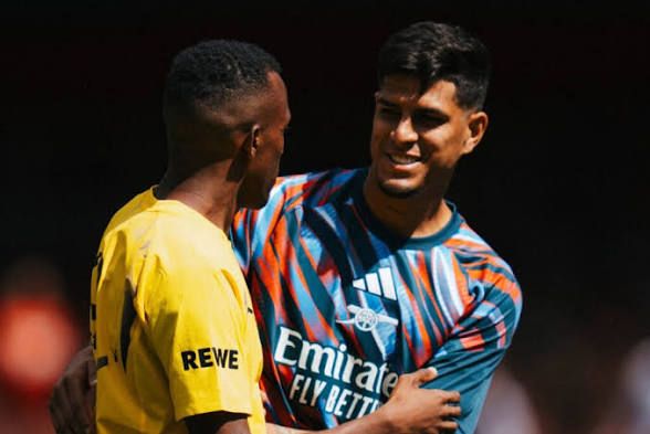 Dortmund vence al Arsenal: La victoria de Lerma frente a Hincapié
