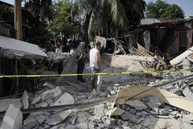 Filipinas eleva a 45 muertos por sismo de magnitud 7,8