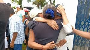 Rescatan en El Salvador a 16 pescadores ecuatorianos desaparecidos desde marzo en aguas del Pacífico