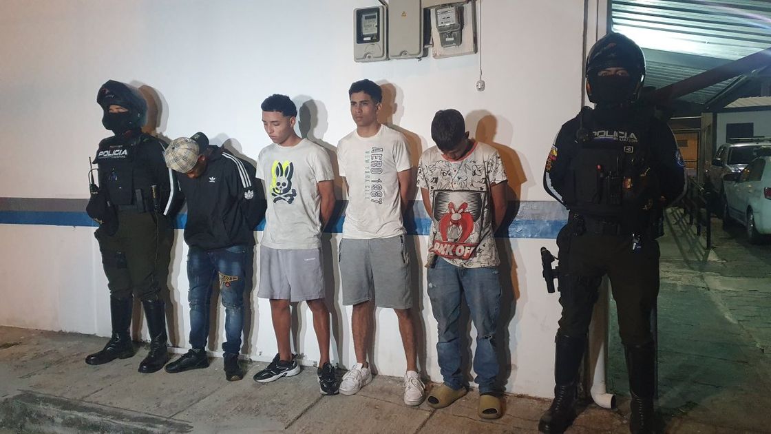 Cuatro detenidos en Quito por una red de robos a vehículos y viviendas que operaba sin miramientos