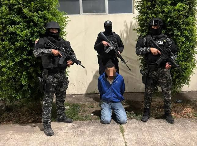 Capturan a extorsionador en Huaquillas al intentar colocar artefacto explosivo en local comercial