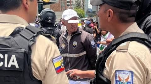 Sujetos disfrazados de policías intentaron secuestrar a un ciudadano en el norte de Quito