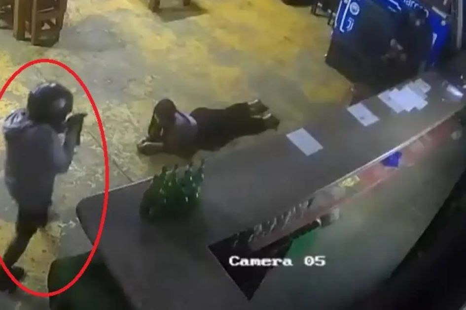 Cámaras de seguridad captan violento asalto a local comercial en Chone, Manabí