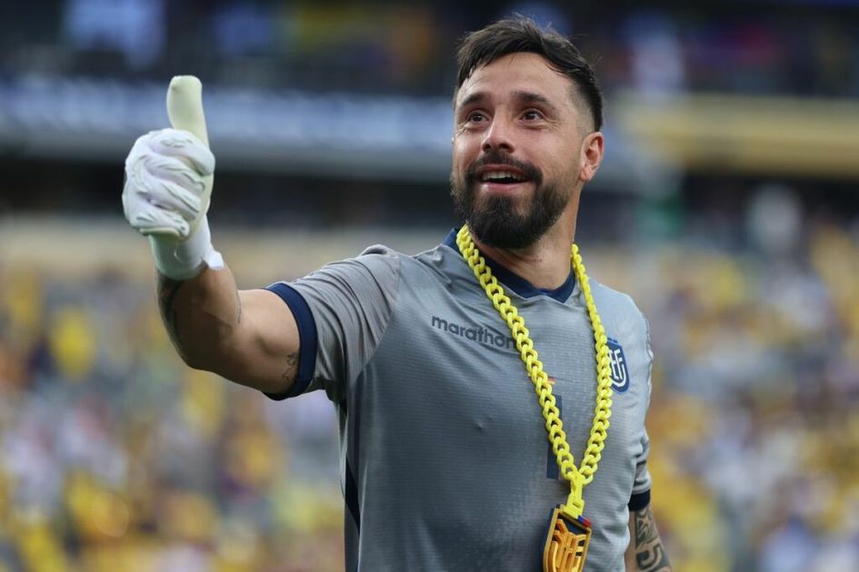 Hernán Galíndez anuncia su retiro de la selección ecuatoriana tras reunión en el camerino