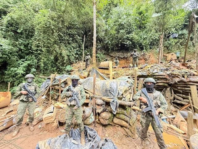 Fuerzas Armadas desmantelan operaciones de minería ilegal en Urcuquí con operativo en Mina El Olivo