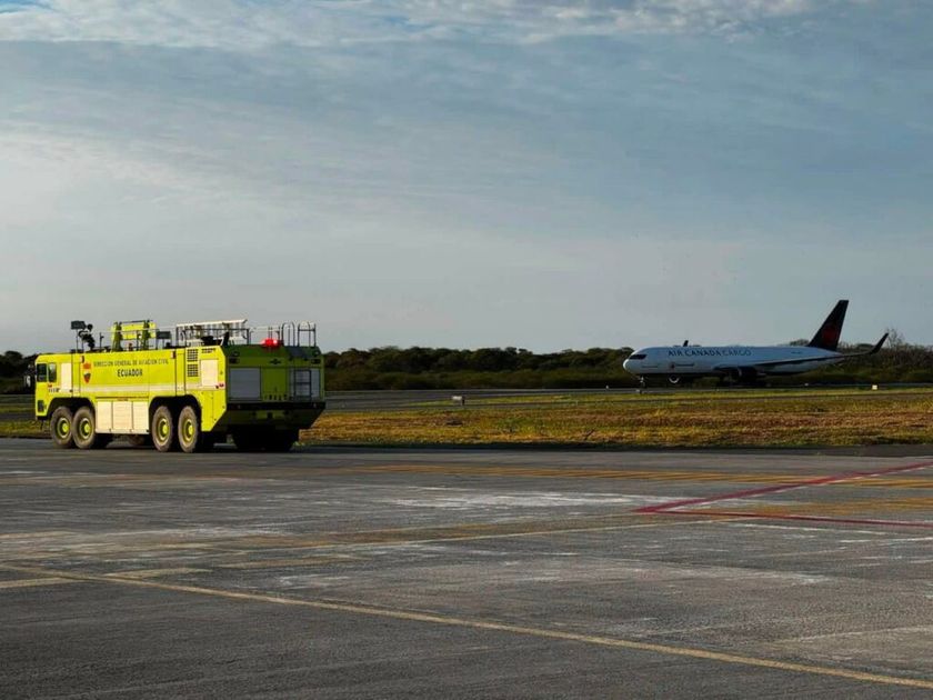 Avión canadiense de carga aterriza con éxito en Manta tras falla técnica