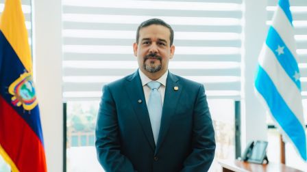 Carlos Encalada presenta terna para viceprefecta de Guayas en plan de renovación institucional