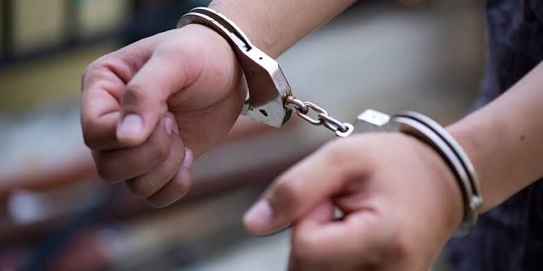 Condenan a 40 años a hijo por contratar sicario contra su madre