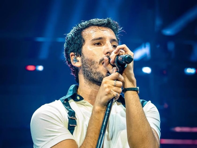 Sebastián Yatra aterriza en Ecuador para una gira que reactiva el sector del entretenimiento