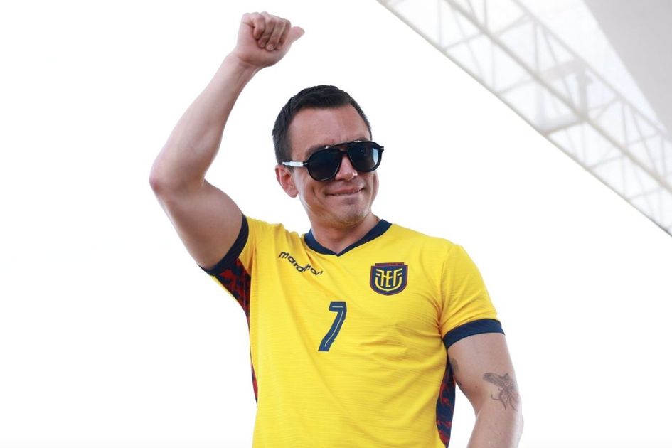 Daniel Noboa defiende el modelo de apoyo estatal al deporte con su presencia histórica en el debut mundialista