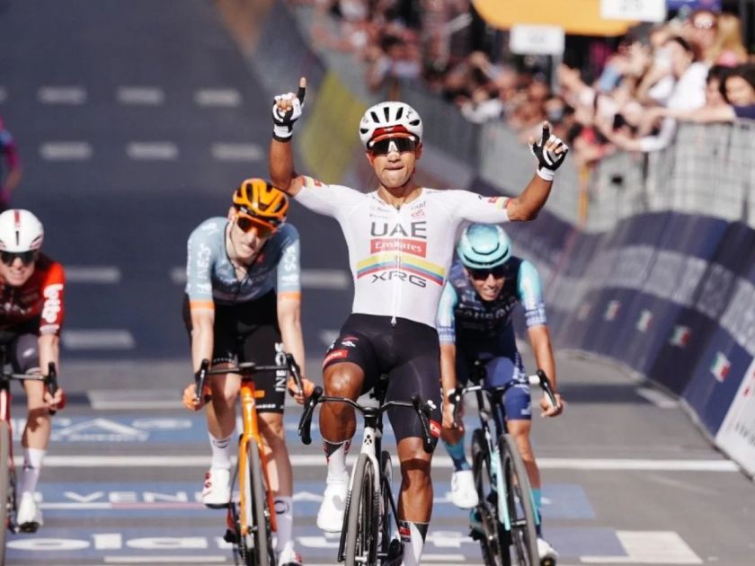 Jhonatan Narváez recupera su forma y gana la Etapa 4 del Giro de Italia en un sprint espectacular