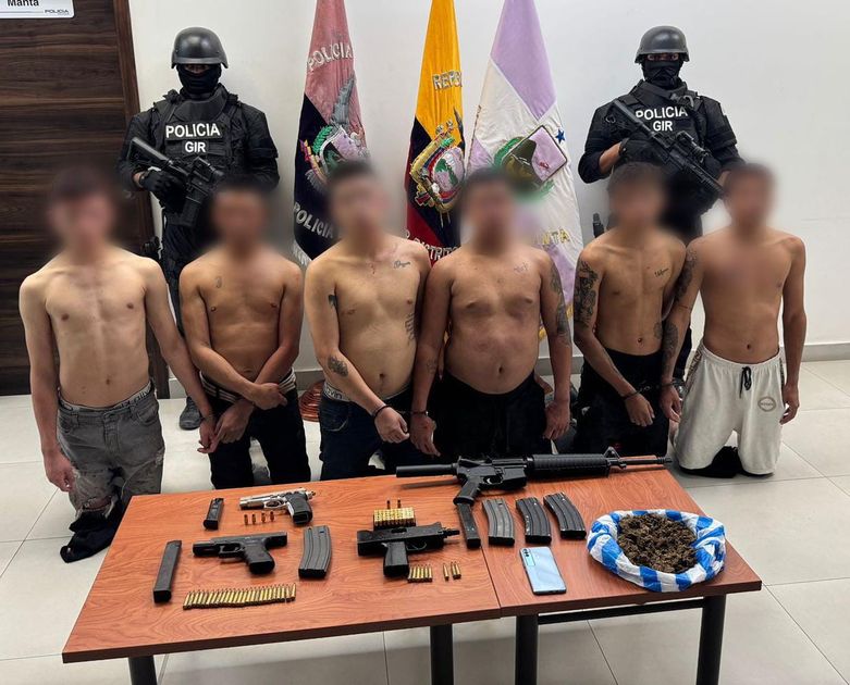 Militares capturan a 'Pelado Kevin' y seis presuntos miembros de Los Choneros en operativo con arsenal decomisado