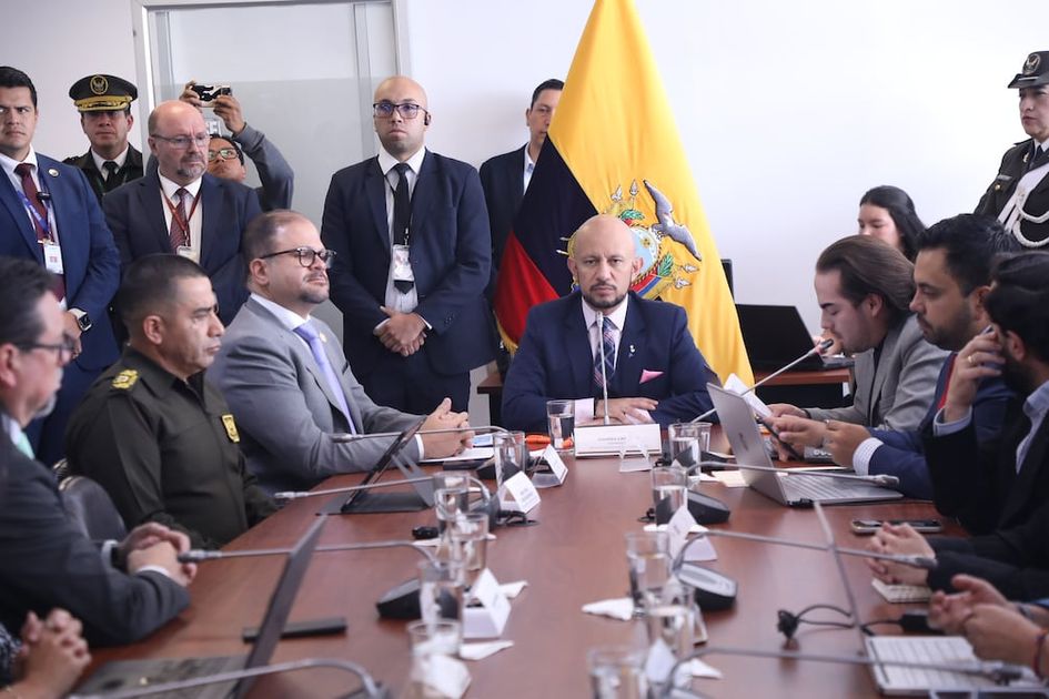 Ministro Reimberg expone 'salas espejo' en Quito: vulnerabilidad crítica del sistema de seguridad