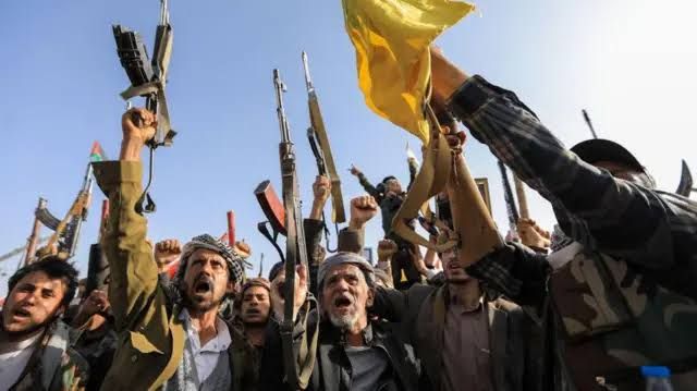 Quiénes son los hutíes: el grupo rebelde de Yemen que desafía a las potencias mundiales