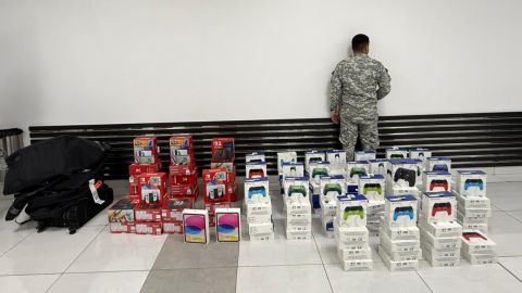 Intento de ingresar 40 iPhones en el aeropuerto de Guayaquil revela nuevas tácticas del narcotráfico