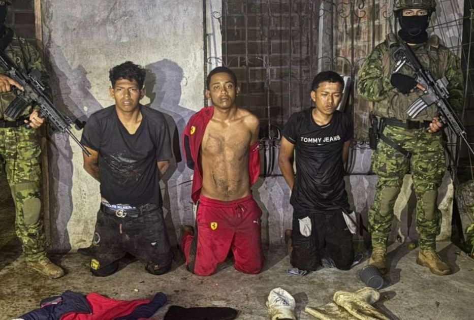 Detienen a tres integrantes de Los Lobos que se disfrazaban de militares para allanar viviendas en Quevedo