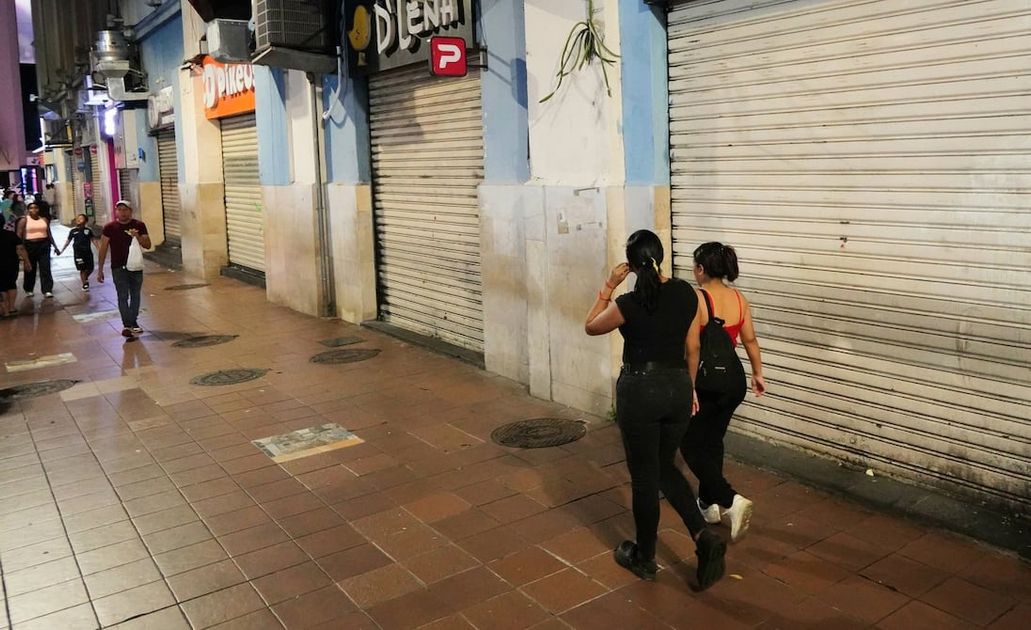 Comercios en Guayaquil adelantaron el cierre para acatar el toque de queda de este domingo