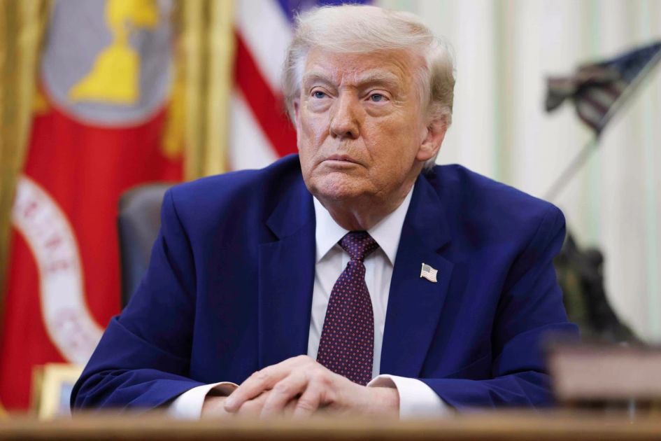 Trump niega escasez de misiles para Irán y promete encarcelar filtradores