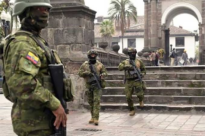 Toque de queda en Ecuador: La estrategia de mano dura de Noboa