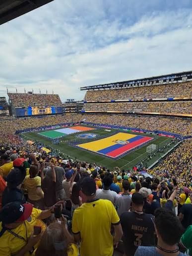 Más de 50.000 hinchas ecuatorianos llenan el estadio en Filadelfia para apoyar a La Tri
