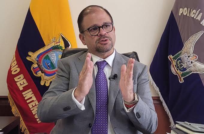 Ministro Reimberg denuncia red de 'vacunadores' y confirma el debilitamiento de bandas criminales