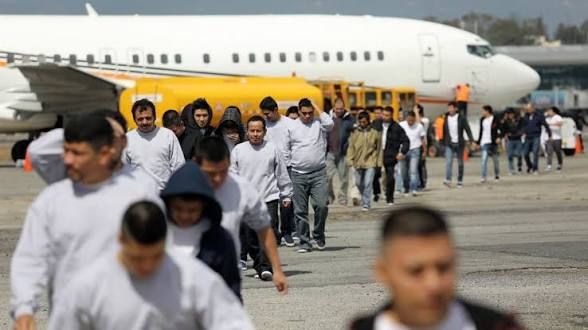Reform UK propone deportar presos a El Salvador como modelo de seguridad global