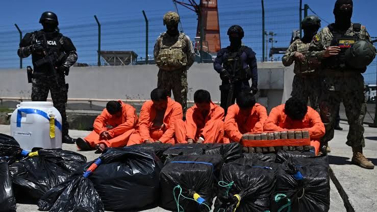 Ecuador y Estados Unidos incautan cerca de dos toneladas de droga en operaciones marítimas conjuntas