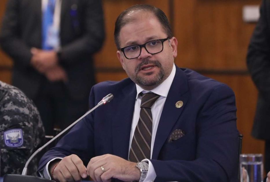 Ministro del Interior lidera operativo policial masivo en La Michelena para combatir el crimen organizado