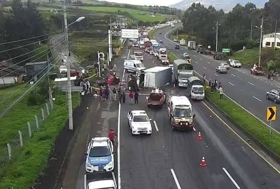 Orden de captura internacional se intensifica para el conductor responsable del fatal accidente en Quito